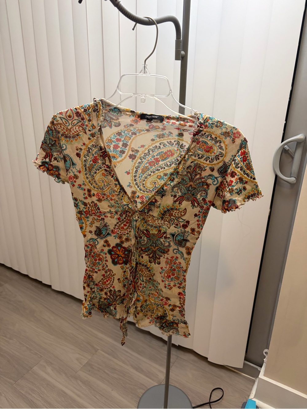 Denny Rose Cream Paisley Tie-Front Short Sleeve Top